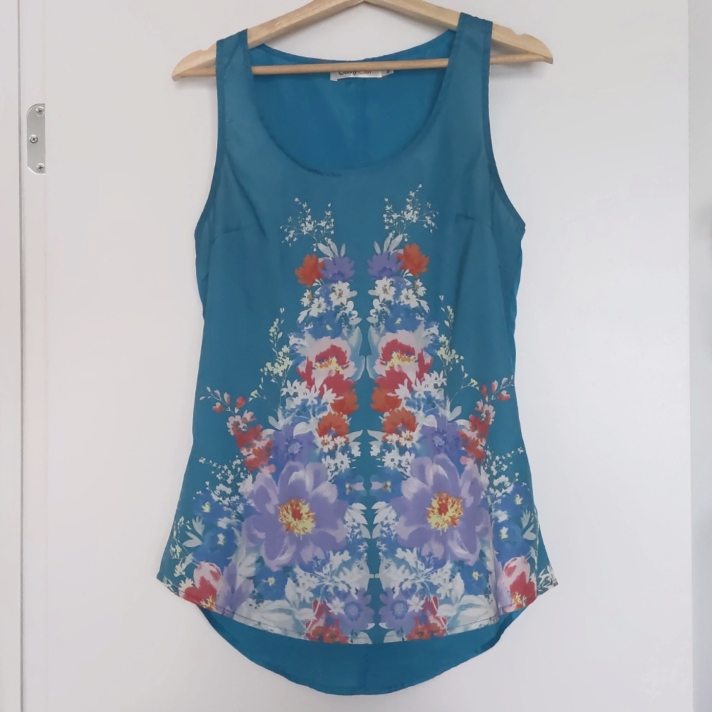 Sunny Girl floral sleeveless blouse size M